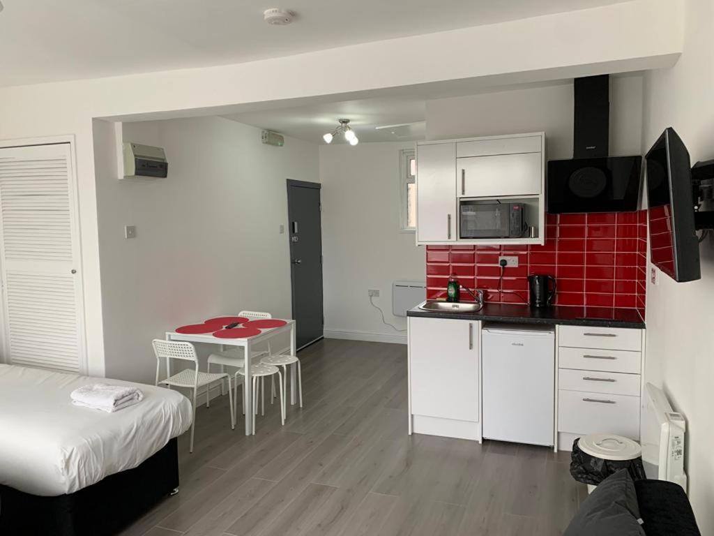 Comfortable - Cosy - Budget Studios In City Center London Kültér fotó